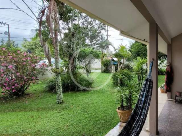 Casa de 04 dormitórios, 01 suite rodeada de jardim em Campeche codigo: 82898