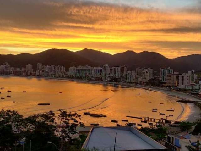 Casa à venda no bairro Meia Praia - Itapema/SC