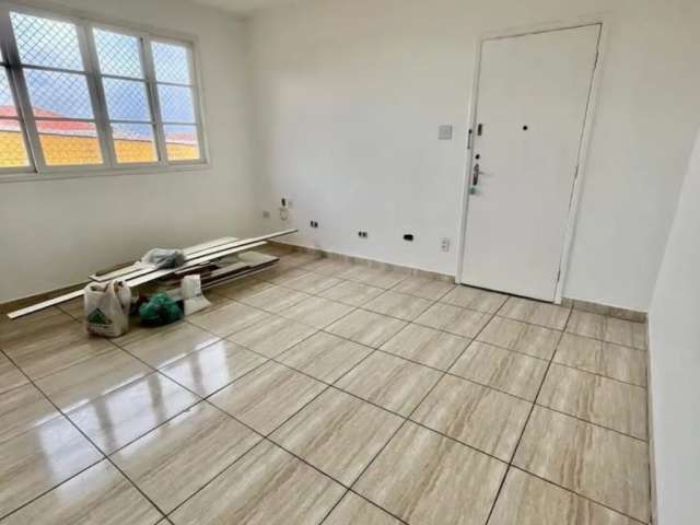 Apartamento 3 dormitórios bem espaçoso na Vila Mathias, em Santos, SP.