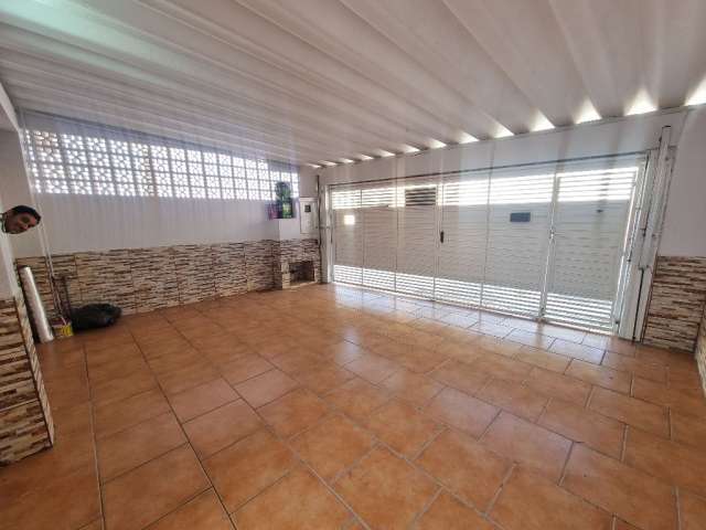 Casa para venda com 175 m2  - 2 quartos e 1 edícula.