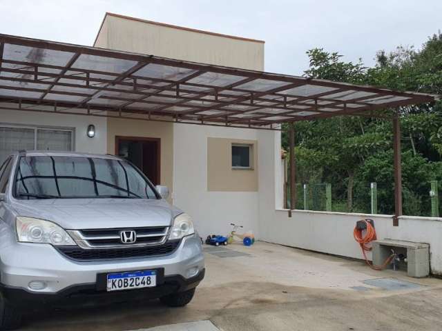 Casa em Condomínio fechado - São José  - 2 Dormitórios - Sala - Banheiro social - Cozinha sem móveis planejados - Área de serviço - Vaga de garagem para 2 carros - Terreno na frente e nos fundos  COND