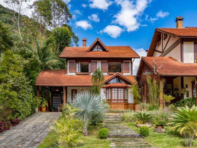 Casa em condomínio fechado com 6 quartos à venda na Alameda Iracema, 810, Granja Guarani, Teresópolis, 193 m2 por R$ 1.450.000