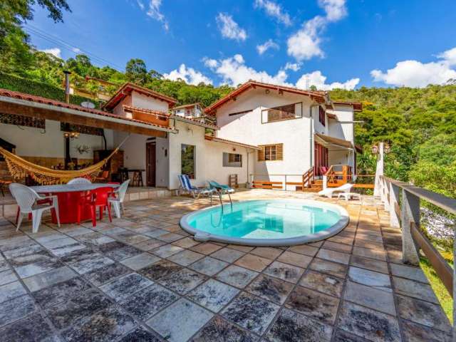 Casa com 3 quartos à venda na Rua Domício da Gama, Golfe, Teresópolis, 375 m2 por R$ 1.586.000