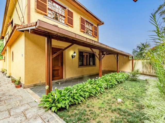 Casa com 3 quartos à venda na Rua Juruena, Agriões, Teresópolis, 255 m2 por R$ 995.000