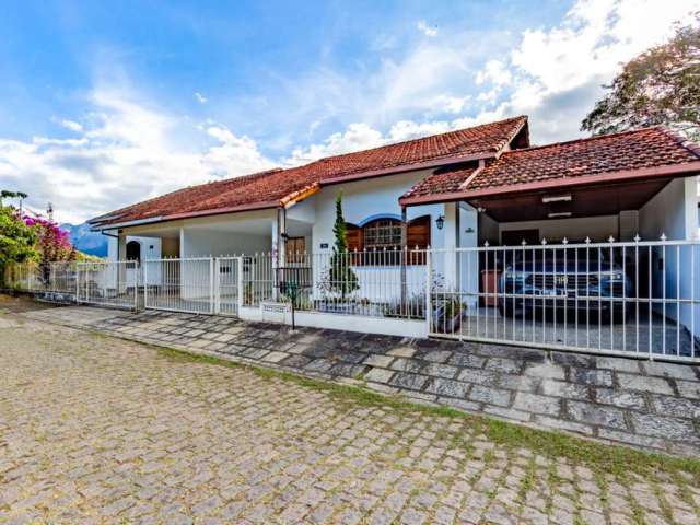 Casa em condomínio fechado com 4 quartos à venda na Rua Dolores Duran, 350, Quinta da Barra, Teresópolis, 139 m2 por R$ 880.000