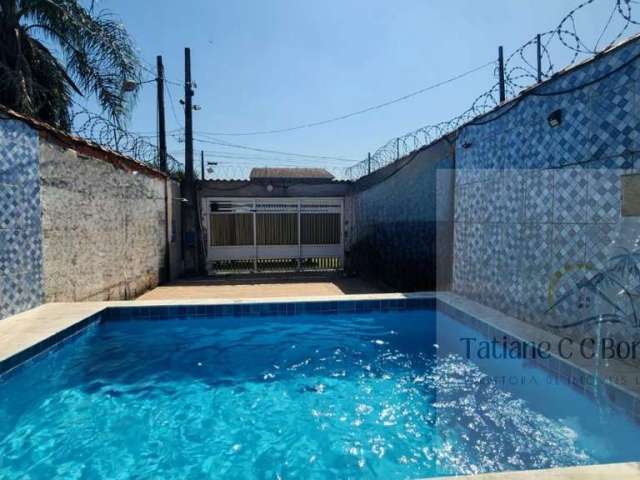 Linda casa com piscina, lado praia a 800 metros da praia em itanhaém!!