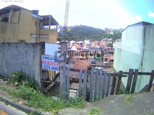 Terreno à venda no Condomínio Maracanã, Santo André  por R$ 300.000