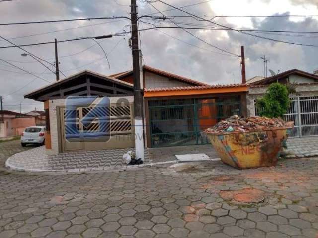 Casa com 1 quarto à venda na Vila Mirim, Praia Grande  por R$ 265.000