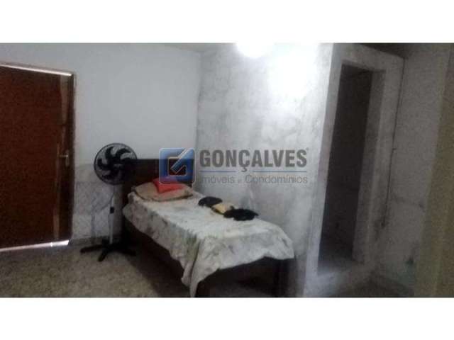 Casa com 1 quarto para alugar no Jardim Thelma, São Bernardo do Campo  por R$ 650