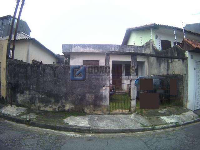 Terreno Amplo com Casa Antiga localizada na Vila Tibiriça em Santo André.