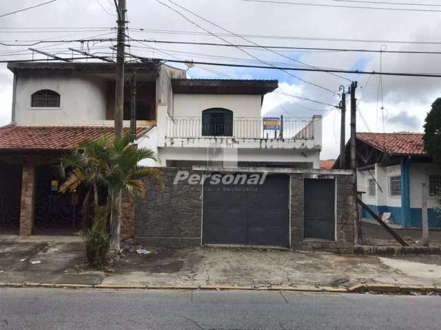 Sobrado com 4 dormitórios à venda, 250 m² por R$ 750.000,00 - Chácara do Visconde - Taubaté/SP - SO0148