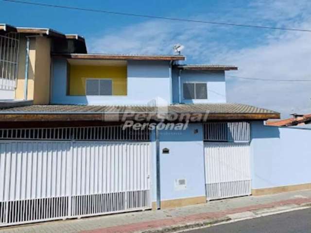 Sobrado com 2 dormitórios à venda, 140 m² por R$ 375.000,00 - Jardim Gurilândia - Taubaté/SP - SO0076