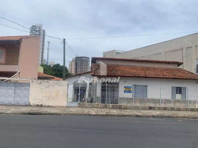 Casa com 3 dormitórios à venda por R$ 850.000,00 - Centro - Taubaté/SP - CA0829