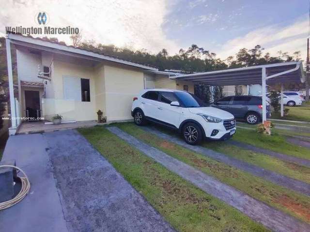 Casa com 4 Dormitórios e Suíte em Condomínio Completo