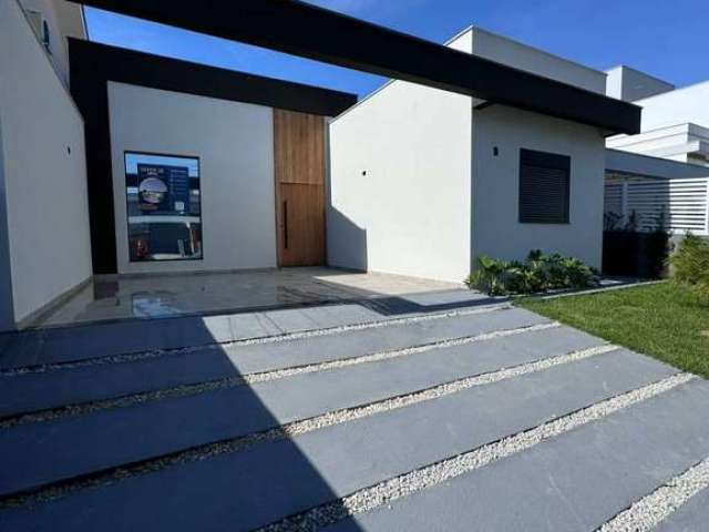 Linda Casa com Piscina e 3 Dormitórios - 100m² de Conforto e Estilo