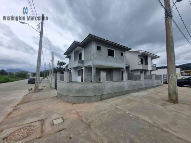 Sobrado com 3 Quartos, Vista Panorâmica e Edícula - Potecas, São José/SC