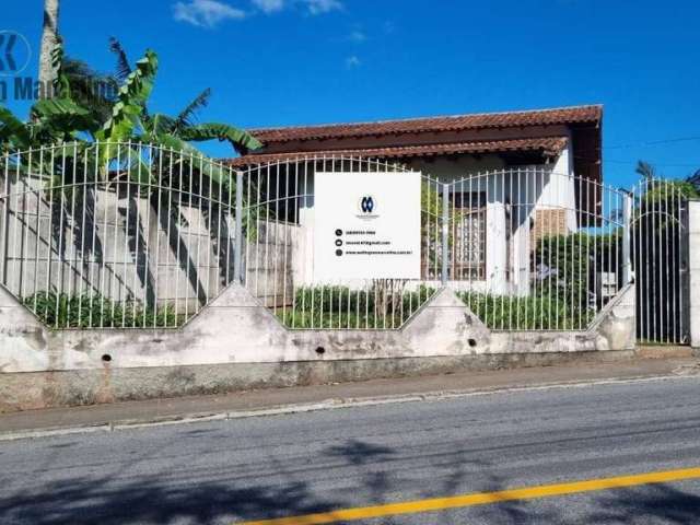 Ampla Casa com Terreno de 740m² – Praia Comprida, São José/SC