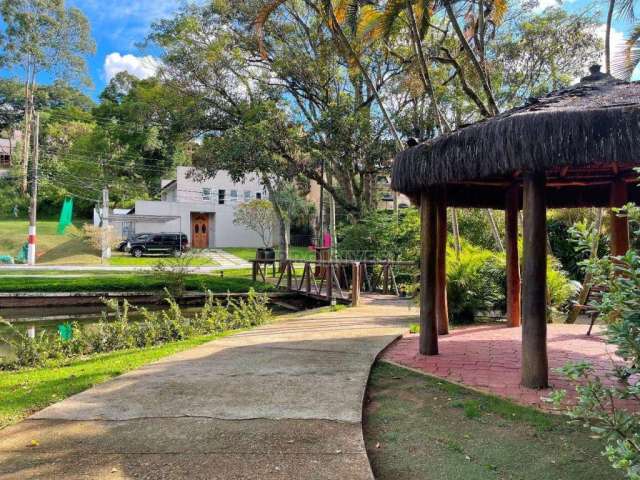 Linds casa com projeto único em um terreno de 1330 metros de frente para o lago na melhor localizacao do residencial Tambore 1