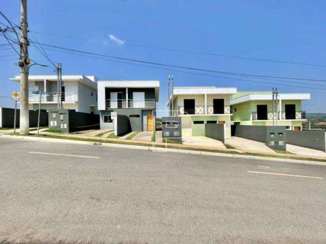 Casa em residencial em Cotia.