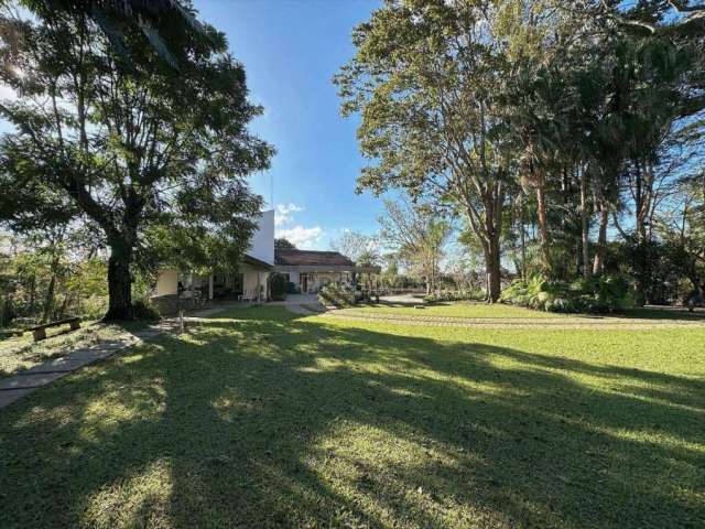 Casa com 3 dormitórios à venda, 434 m² por R$ 2.900.000,00 - Granja Viana - Carapicuíba/SP