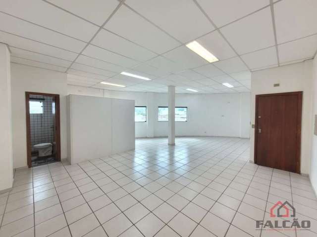 Sala comercial com 3 salas para alugar na da Constituição - de 413 ao fim - lado ímpar, 541, Vila Mathias, Santos por R$ 1.000