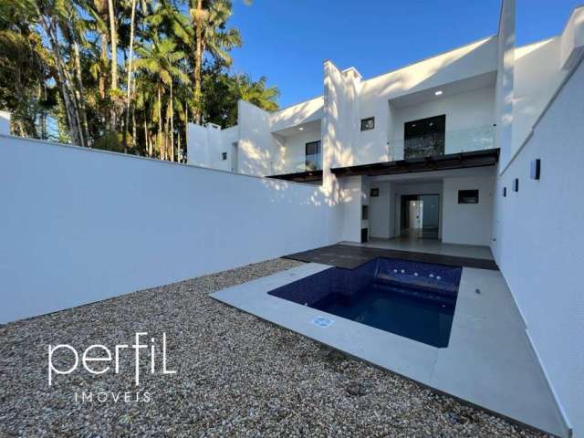 Sobrado geminado à venda - 3 suítes com sacada - piscina com deck - bairro Atiradores, rua sem saída - Joinville/SC.