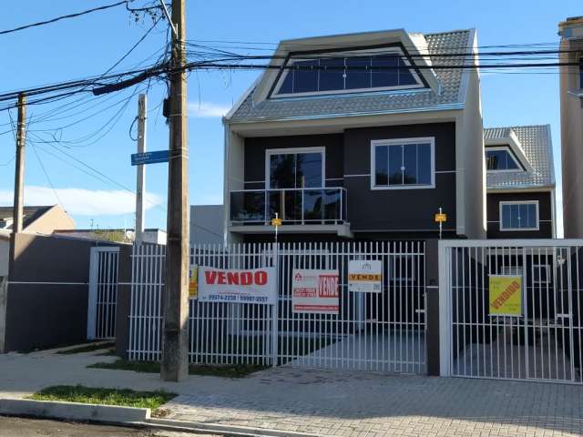 Sobrado Triplex Fazendinha Curitiba frente para Rua