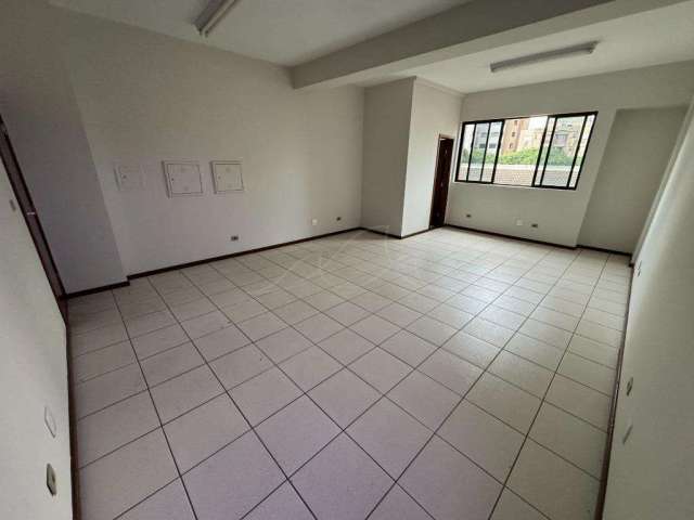 Locação | Sala Ed. Benedito Correa de Oliveira com 33,26 m², 1 vaga(s). Zona 01, Maringá/PR