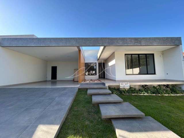 Casa à venda em Maringá, Zona 05, com 3 quartos, com 270 m²