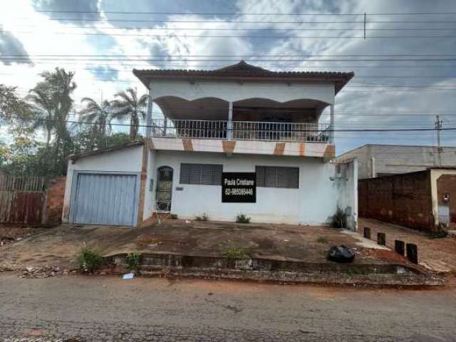 VENDO SALA COMERCIAL E SOBRADO EM CIMA , COM 4 QUARTOS  SENDO 1 SUITR E COM 2 BANHEIROS SOCIAL - Pa