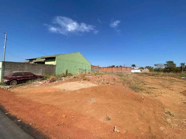 Vendo lote com 405 metros quadrados, ele e um lote plano, murado 1 lateral e o fundo  no  Jardim Bu