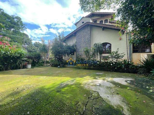 Casa Espaçosa e Luxuosa com Vista para a Pedra Grande no Retiro das Fontes, Atibaia/SP