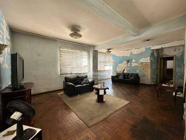 Apartamento com 178m², 3 quartos, à venda no Centro.