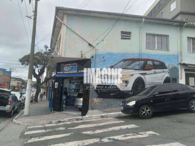 Casa Assobradada com 3 Salões, 240m²