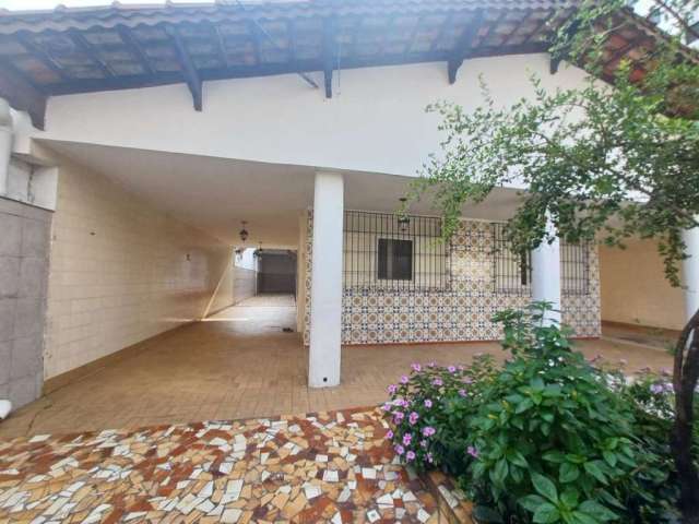 Casa com 3 dormitórios para alugar, 200 m² por R$ 3.300,01/mês - Tupi - Praia Grande/SP