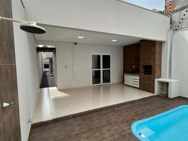 Casa com piscina no Santa Cruz