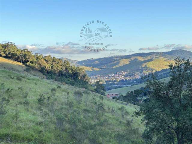 Paraíso Montanhoso: Terreno de 20.00m² com Vista Deslumbrante e Natureza Exuberante.