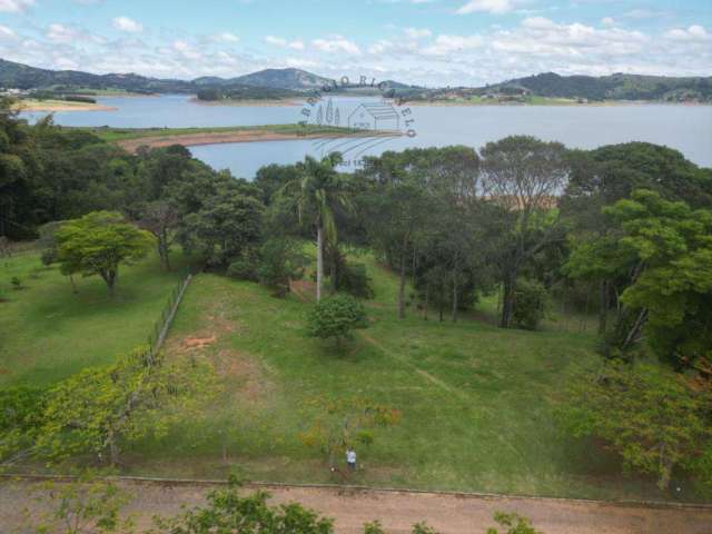 Dois Lotes Exclusivos à Beira da Represa no Condomínio Ponta das Castanheiras!