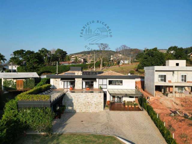 Magnífica Casa com Vista Deslumbrante para a Represa no Condomínio Enseada do Jacareí em Piracaia-SP.