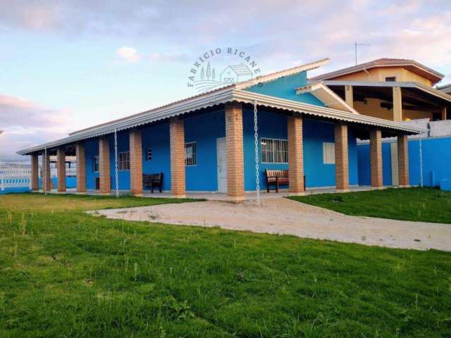 Elegância e Conforto: Casa Moderna com Piscina e Área Gourmet no Condomínio Vista Verde – Piracaia-SP