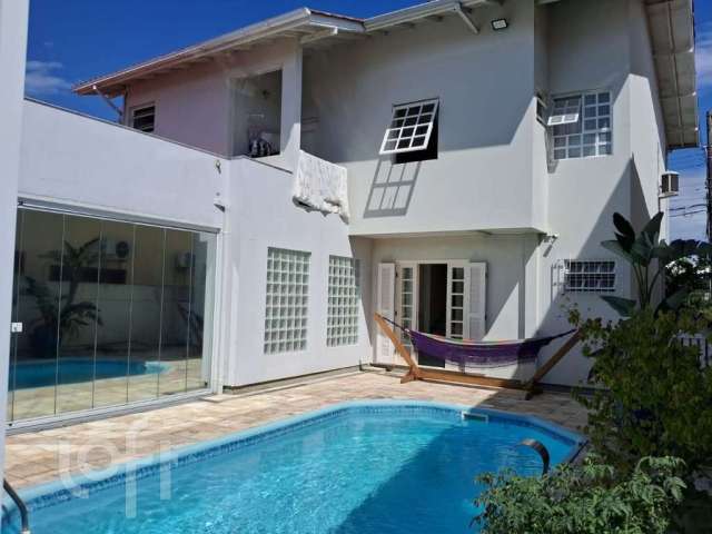 Casa com 4 quartos à venda na Rua Professor Américo Vespúcio Prates, 253, Carianos, Florianópolis, 270 m2 por R$ 1.500.000