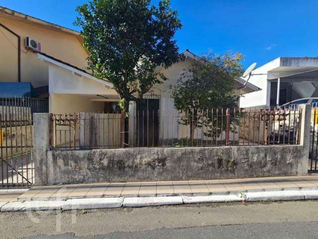 Casa com 2 quartos à venda na Rua Ana Maria Nunes, 67, Córrego Grande, Florianópolis, 149 m2 por R$ 695.000