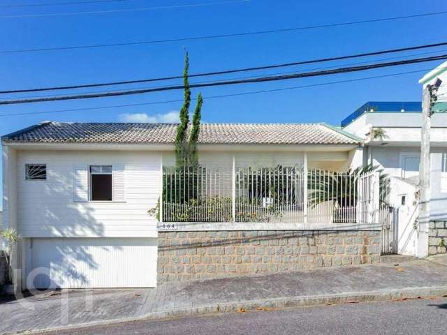 Casa com 4 quartos à venda na Rua Ivo Reis Montenegro, 46, Coqueiros, Florianópolis, 200 m2 por R$ 1.890.900