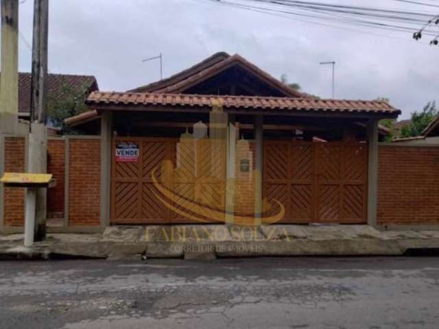 Casa à venda no bairro Getuba em Caraguatatuba, São Paulo!