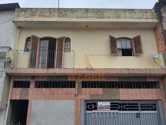 Sobrado 180m2 com 3 casas e salão comercial, ideal para renda.