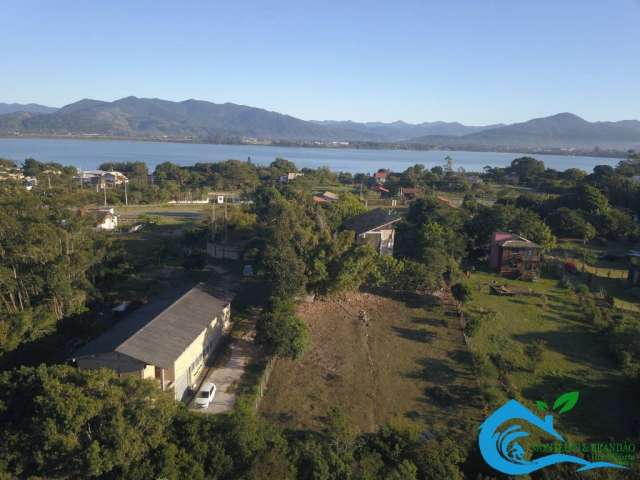 Casa para venda e lindo terreno na praia do Rosa.