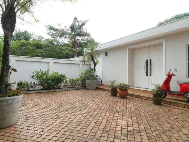 Casa tipo  para venda com 4 quartos, 350m²