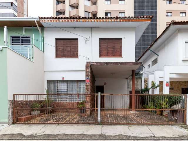 Casa tipo para venda com 3 quartos, 196m²