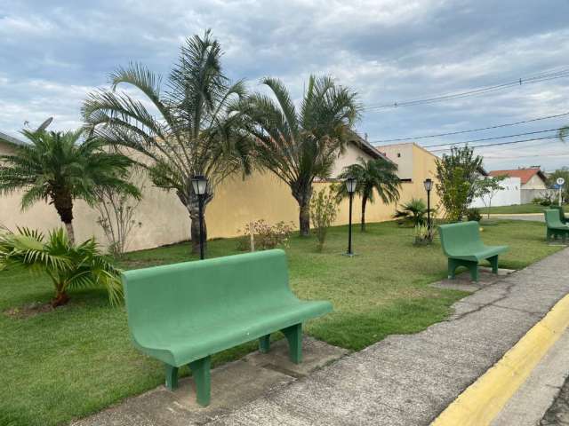 Linda Casa em Condomínio Paineiras em Guaratinguetá.