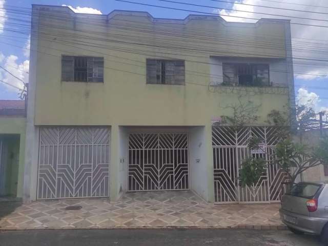 Casa - Padrão, para Venda em Uberlândia/MG